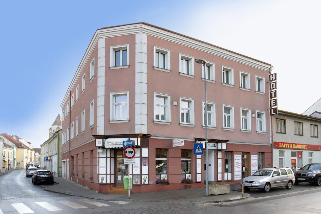 Hotel Zur Sonne Korneuburg Bagian luar foto
