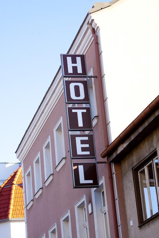 Hotel Zur Sonne Korneuburg Bagian luar foto