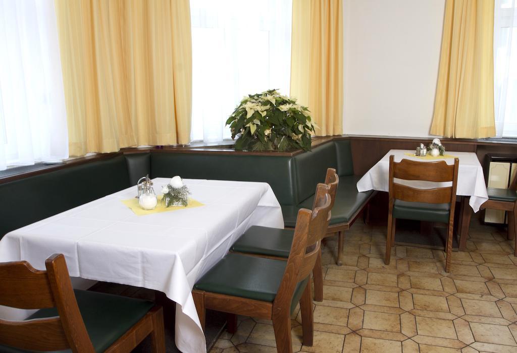 Hotel Zur Sonne Korneuburg Bagian luar foto