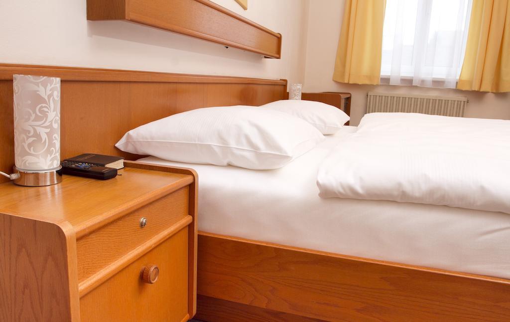 Hotel Zur Sonne Korneuburg Ruang foto